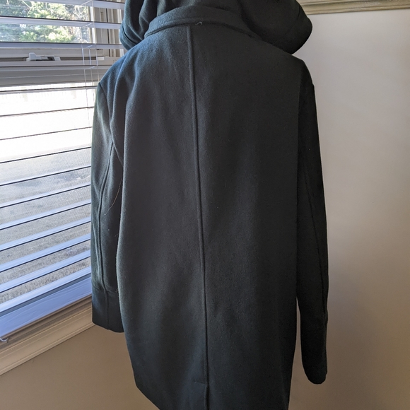 A beautiful green coat - Picture 5 of 8